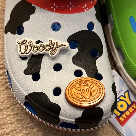 BUZZ AND WOODY CROCS - Picture 2 of 7